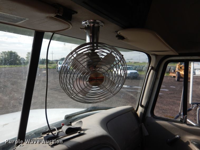 image for item DM0155 2001 Mack CH613  semi truck