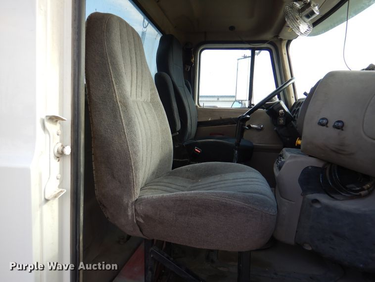 image for item DM0155 2001 Mack CH613  semi truck