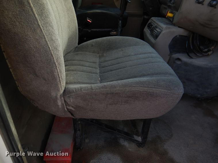 image for item DM0155 2001 Mack CH613  semi truck