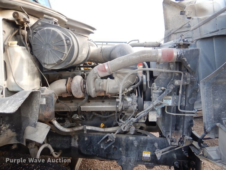 image for item DM0155 2001 Mack CH613  semi truck