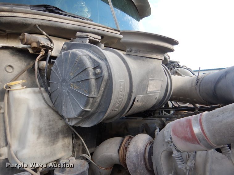 image for item DM0155 2001 Mack CH613  semi truck