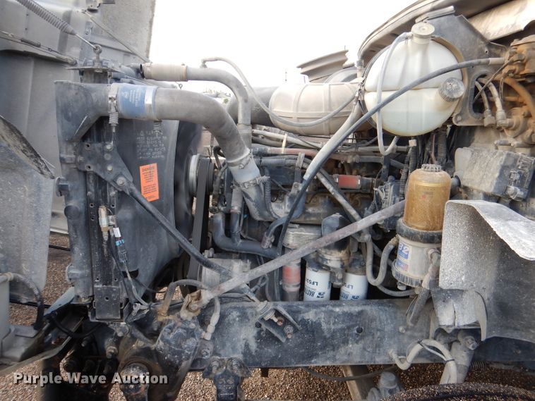 image for item DM0155 2001 Mack CH613  semi truck
