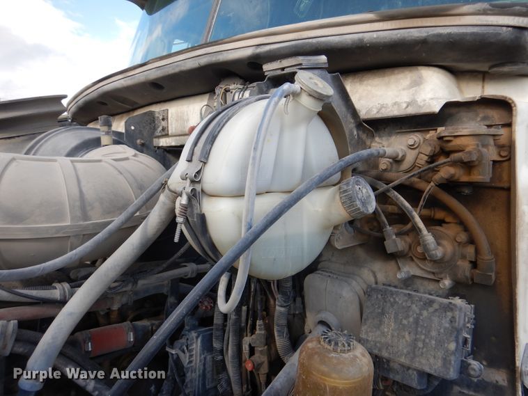 image for item DM0155 2001 Mack CH613  semi truck