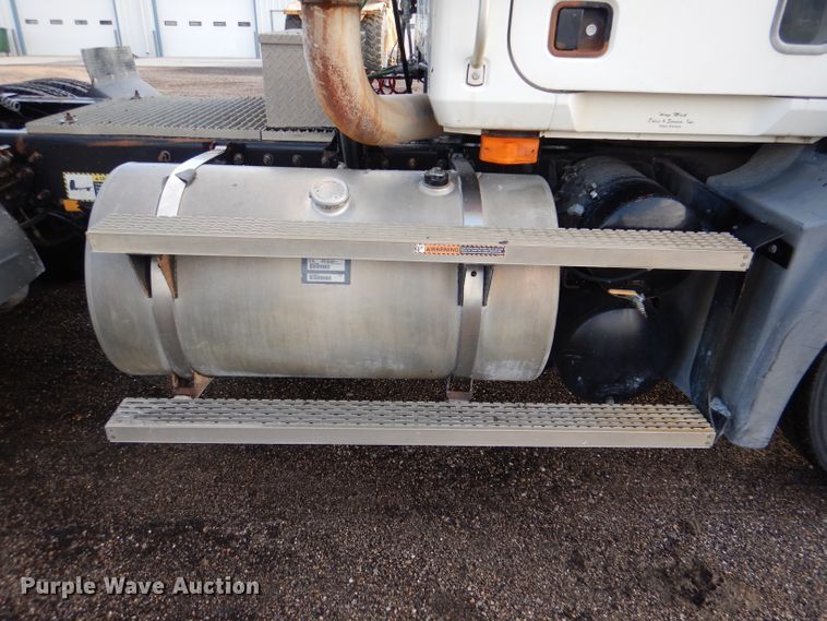 image for item DM0155 2001 Mack CH613  semi truck