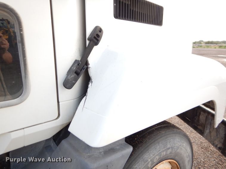 image for item DM0155 2001 Mack CH613  semi truck