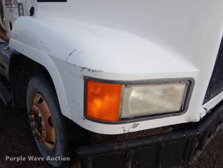 image for item DM0155 2001 Mack CH613  semi truck