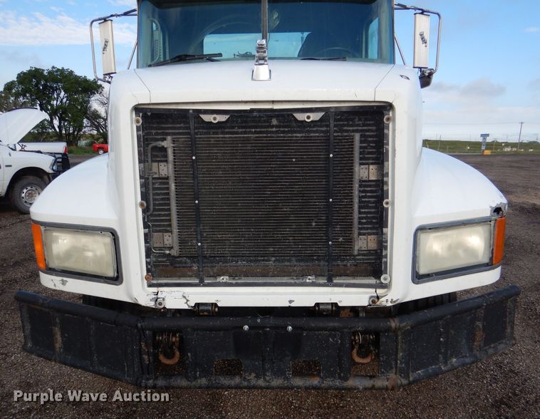 image for item DM0155 2001 Mack CH613  semi truck