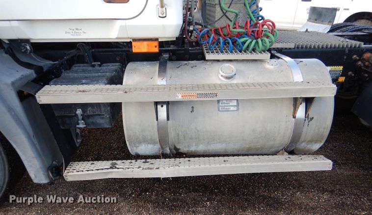 image for item DM0155 2001 Mack CH613  semi truck