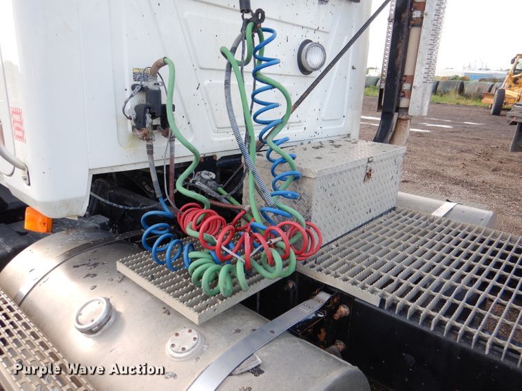 image for item DM0155 2001 Mack CH613  semi truck