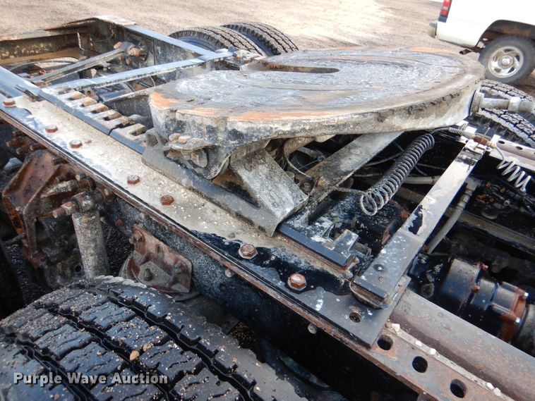 image for item DM0155 2001 Mack CH613  semi truck