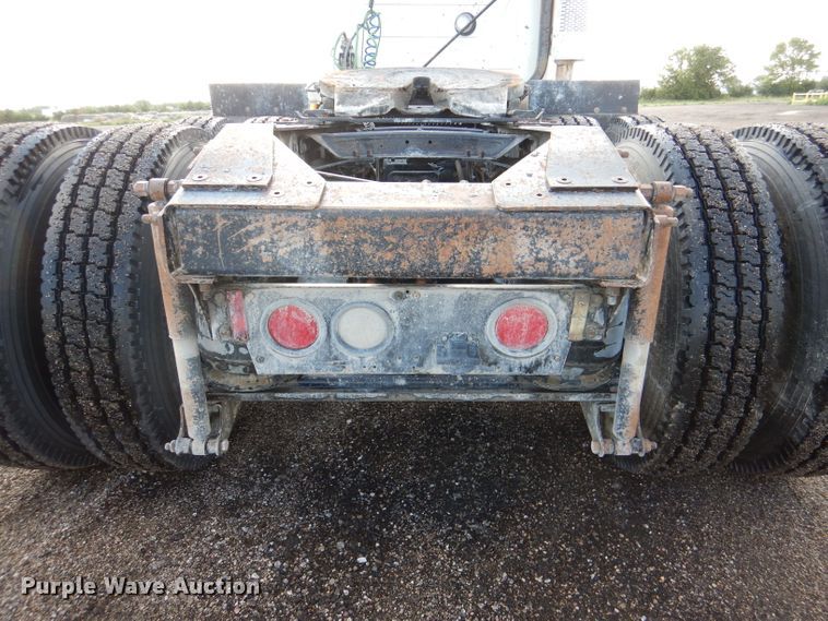 image for item DM0155 2001 Mack CH613  semi truck