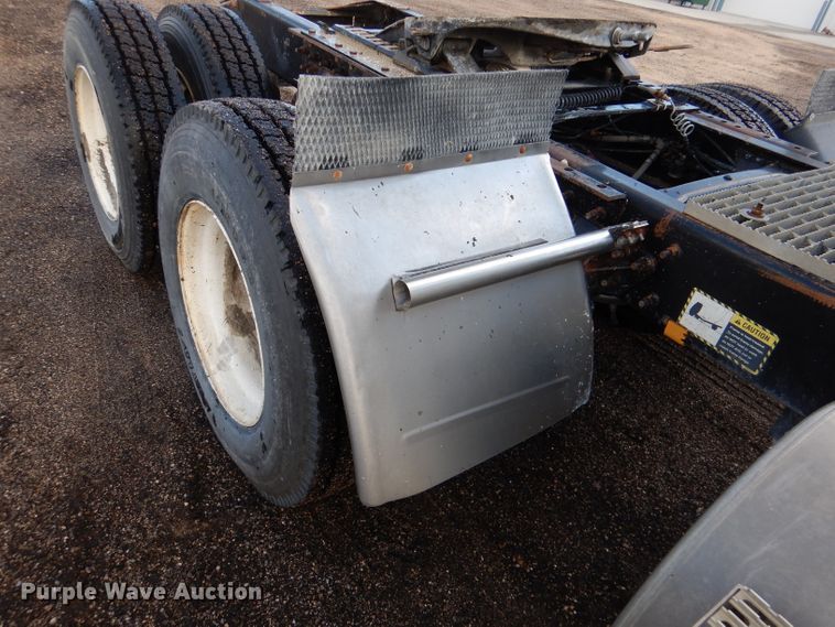 image for item DM0155 2001 Mack CH613  semi truck