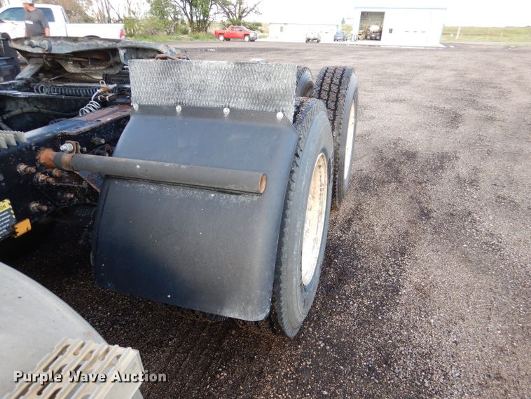 image for item DM0155 2001 Mack CH613  semi truck