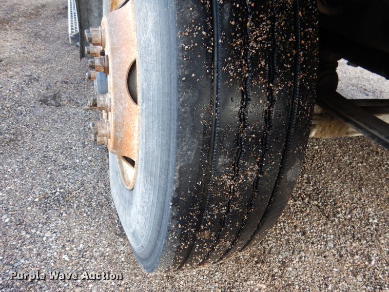 image for item DM0155 2001 Mack CH613  semi truck