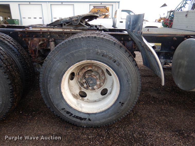 image for item DM0155 2001 Mack CH613  semi truck