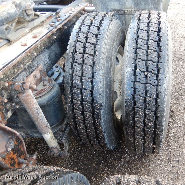 image for item DM0155 2001 Mack CH613  semi truck