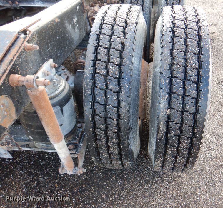 image for item DM0155 2001 Mack CH613  semi truck