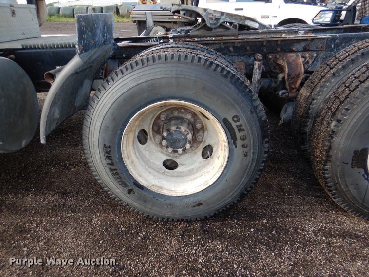 image for item DM0155 2001 Mack CH613  semi truck