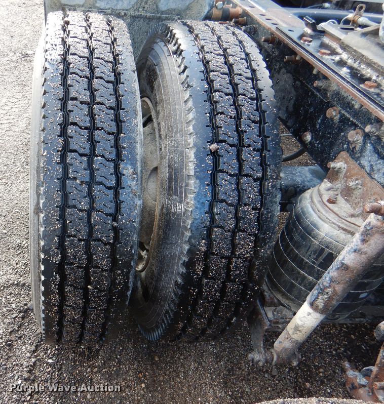 image for item DM0155 2001 Mack CH613  semi truck