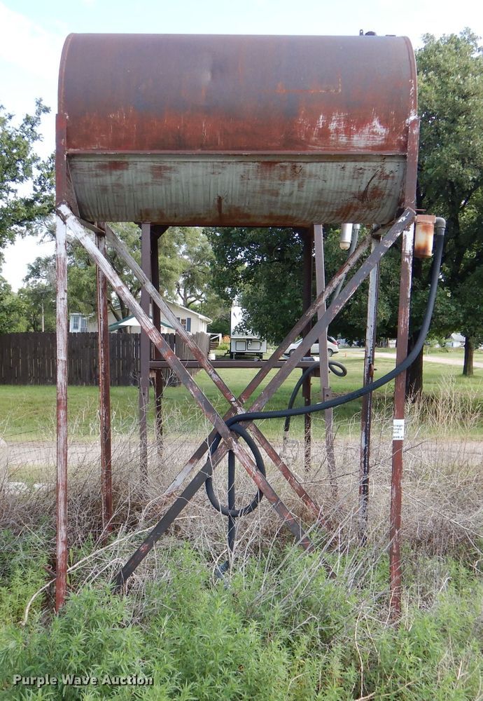 image for item DM0156 (2) fuel tanks