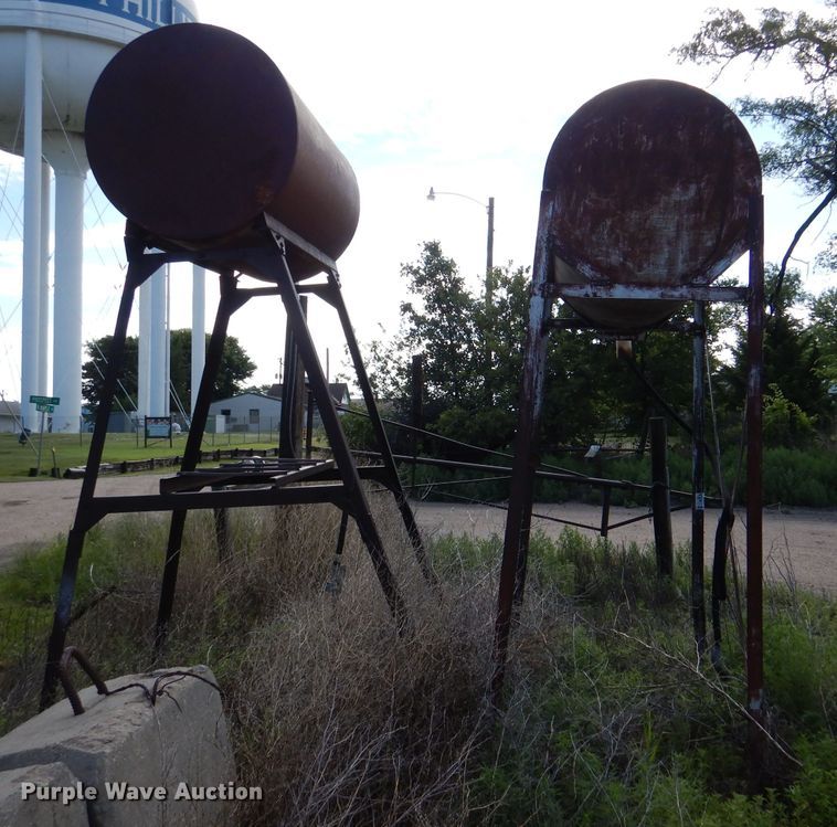 image for item DM0156 (2) fuel tanks