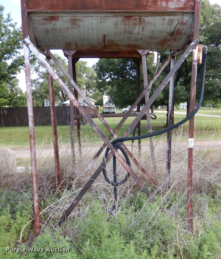 image for item DM0156 (2) fuel tanks