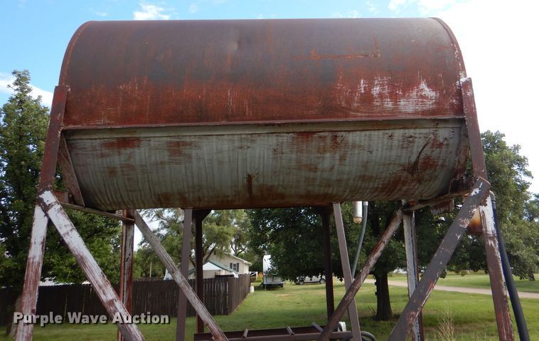 image for item DM0156 (2) fuel tanks