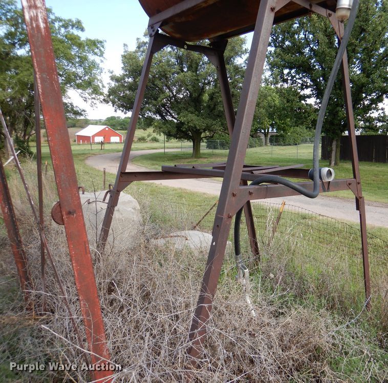 image for item DM0156 (2) fuel tanks