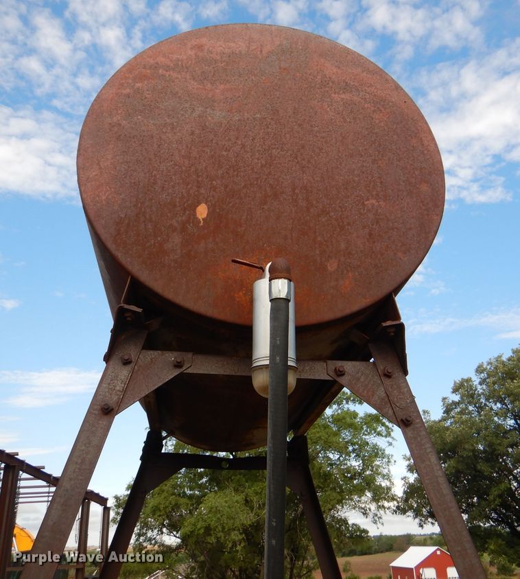 image for item DM0156 (2) fuel tanks