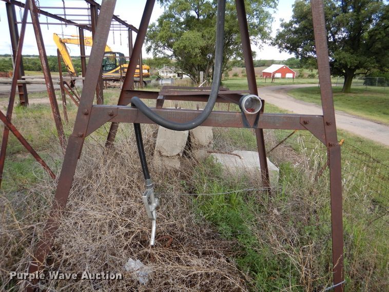 image for item DM0156 (2) fuel tanks