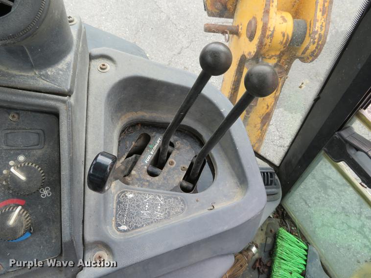 image for item DN5845 2005 John Deere 310SG  backhoe