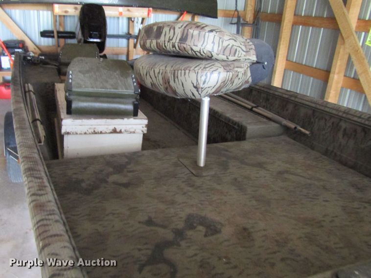 image for item EV9250 2007 XPress  boat