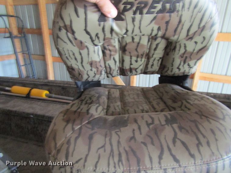 image for item EV9250 2007 XPress  boat