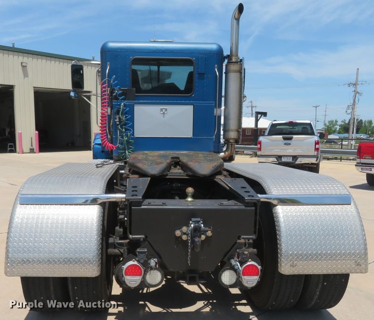 image for item FP9292 2008 Freightliner FLD 120  semi truck