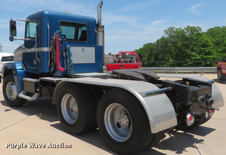 image for item FP9292 2008 Freightliner FLD 120  semi truck