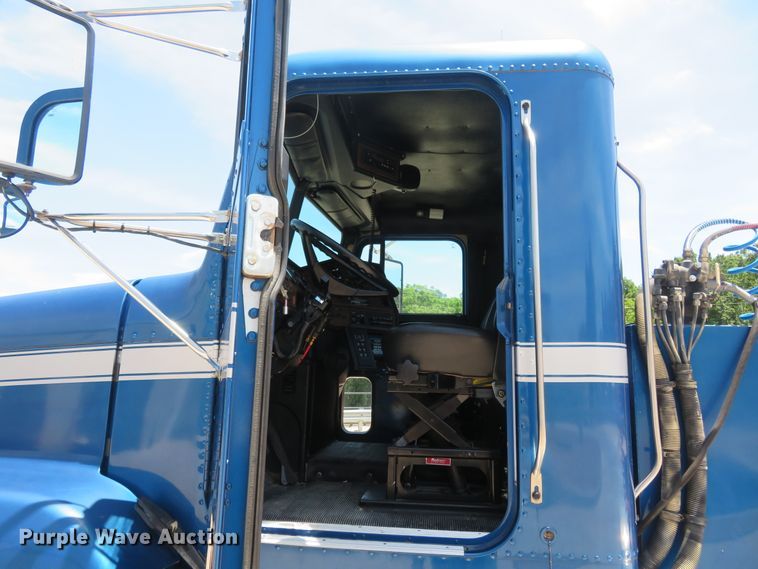 image for item FP9292 2008 Freightliner FLD 120  semi truck