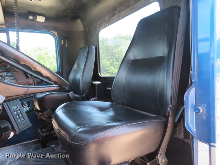 image for item FP9292 2008 Freightliner FLD 120  semi truck