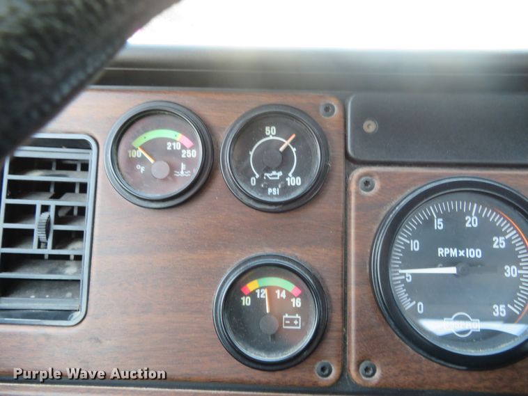 image for item FP9292 2008 Freightliner FLD 120  semi truck