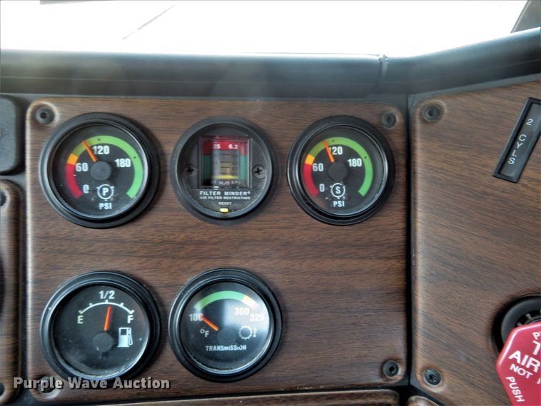 image for item FP9292 2008 Freightliner FLD 120  semi truck