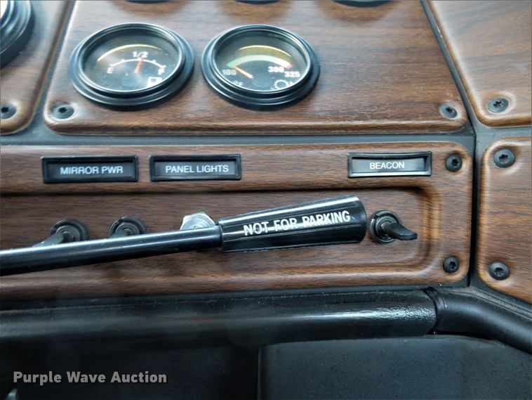 image for item FP9292 2008 Freightliner FLD 120  semi truck