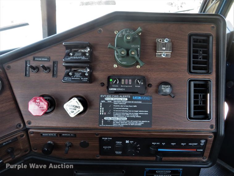 image for item FP9292 2008 Freightliner FLD 120  semi truck