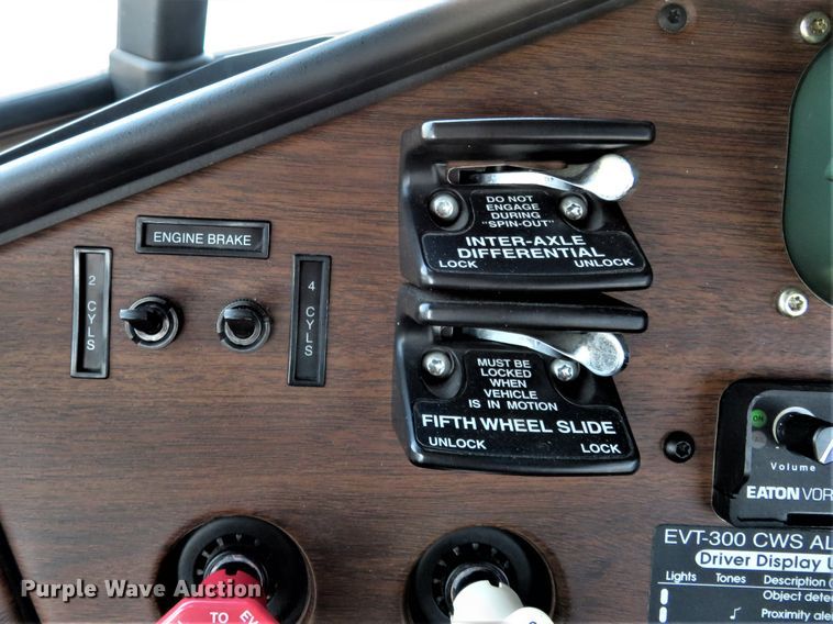 image for item FP9292 2008 Freightliner FLD 120  semi truck