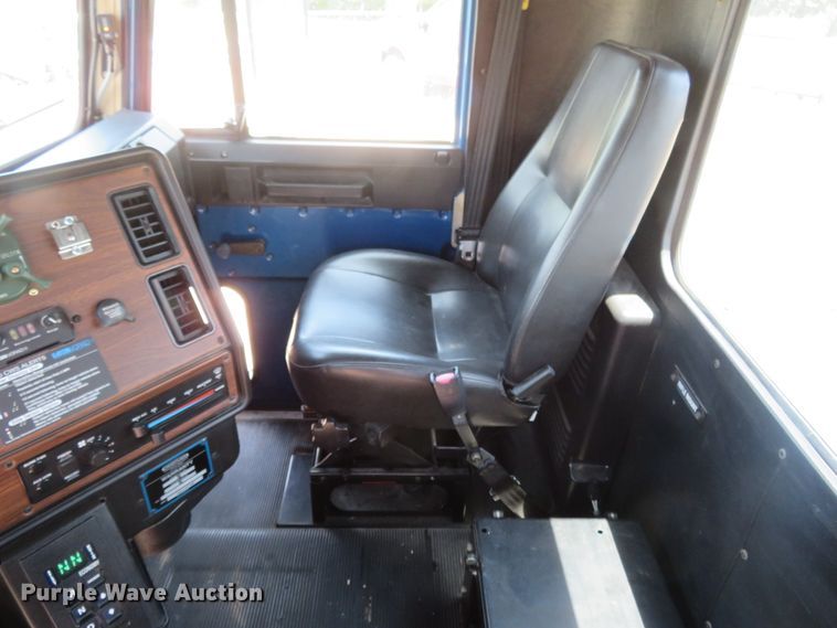 image for item FP9292 2008 Freightliner FLD 120  semi truck