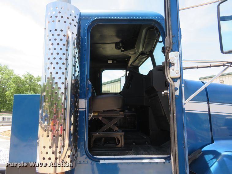 image for item FP9292 2008 Freightliner FLD 120  semi truck