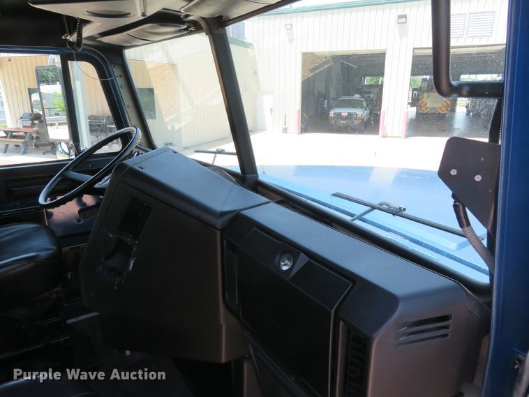 image for item FP9292 2008 Freightliner FLD 120  semi truck