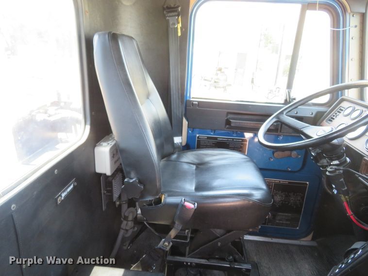 image for item FP9292 2008 Freightliner FLD 120  semi truck