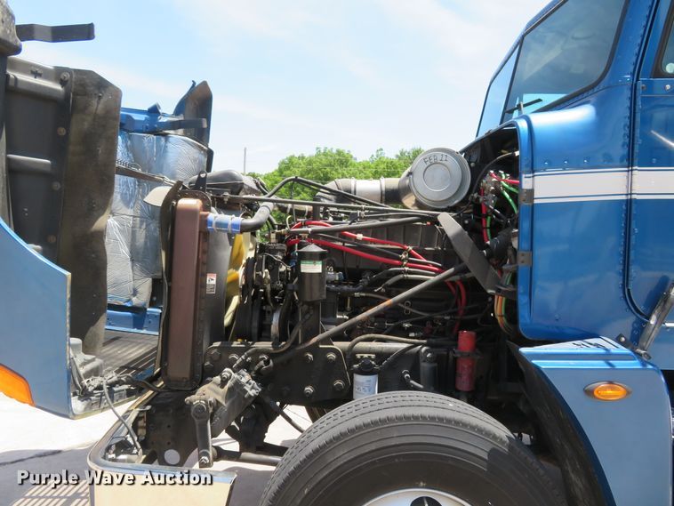 image for item FP9292 2008 Freightliner FLD 120  semi truck