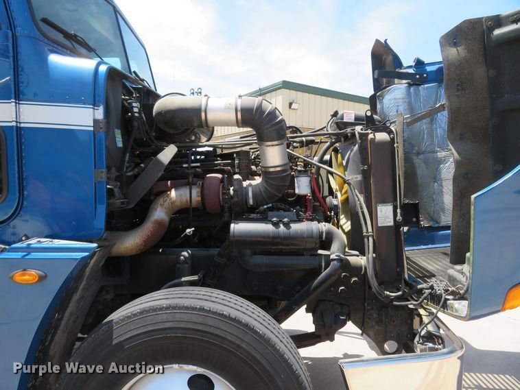 image for item FP9292 2008 Freightliner FLD 120  semi truck