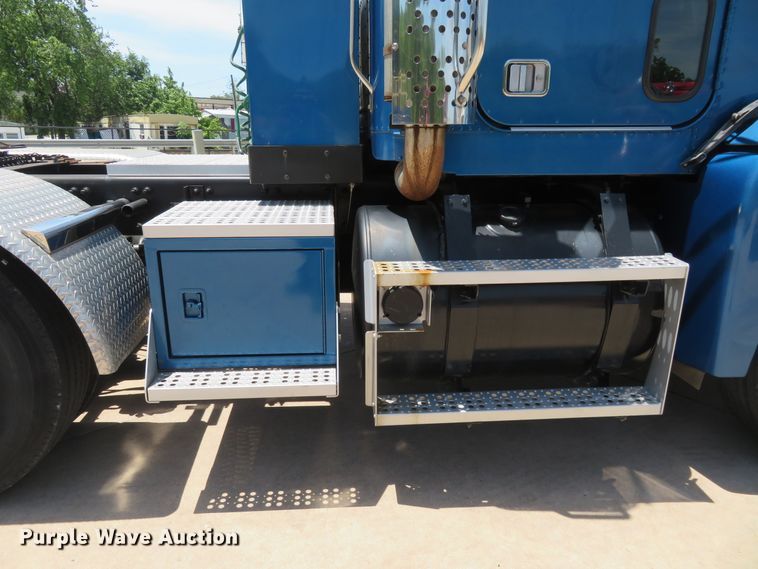 image for item FP9292 2008 Freightliner FLD 120  semi truck