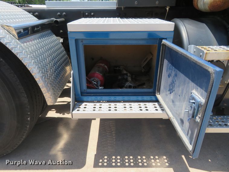 image for item FP9292 2008 Freightliner FLD 120  semi truck